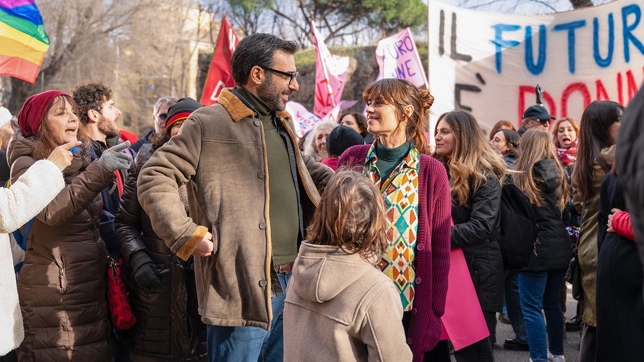 Love In Separate Beds Movie Screenshot 1